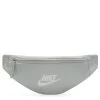 Nike Heritage - Gürteltasche 40.5 Cm -Ausgewählte Modetaschengeschäfte Nike Heritage G rteltasche 40 5 cm ligth silver light DB0488 034 1